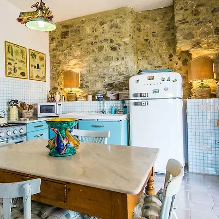 Casina Turritella فيلة *